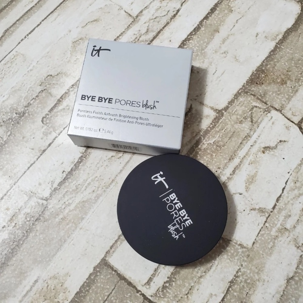 🛍 It Cosmetics Bye Bye Pores Blush💕
